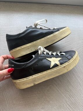 Golden Goose Hi Star low-top Black Leather Platform Sneakers with Gold Star